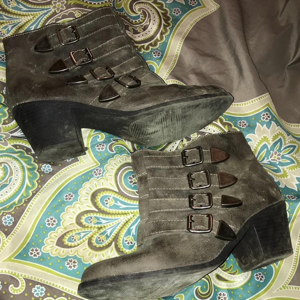 Moro booties